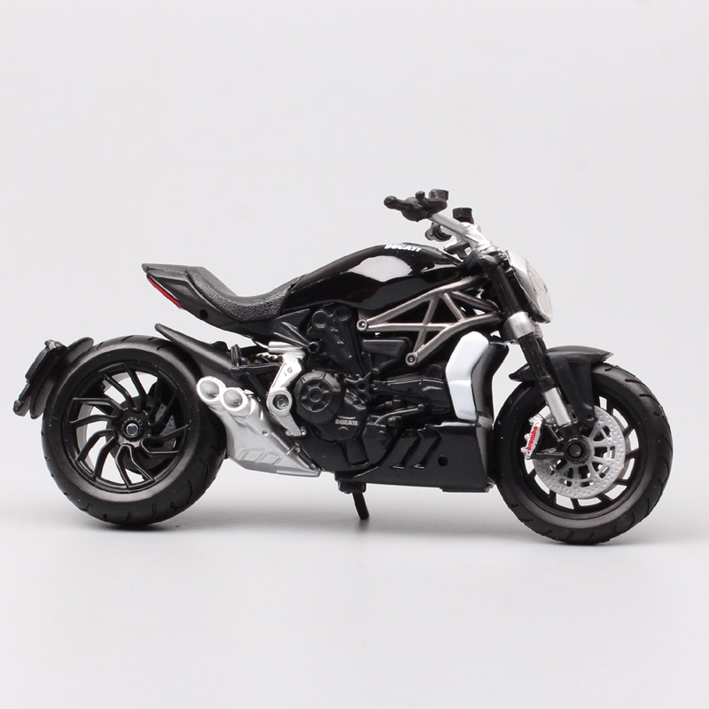 1/18 scale bburago 2016 Ducati Xdiavel S Cruiser Motorcycle diavel bike Diecast model toys miniature racing kids for collection