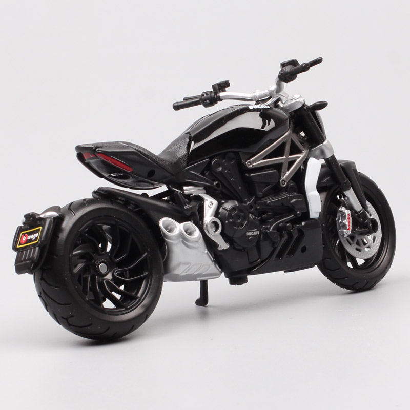 1/18 scale bburago 2016 Ducati Xdiavel S Cruiser Motorcycle diavel bike Diecast model toys miniature racing kids for collection