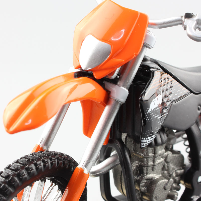 Maisto 1:18 Scale 450 EXC Enduro Off Road Motorcycle Dirt Vehicle Diecast Model Toy Moto bike Racing Miniatures Hobby Collector
