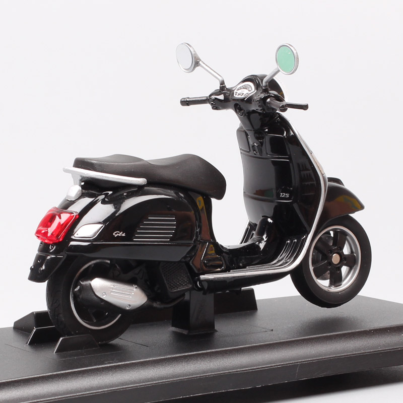 1:18 scale Welly 2017 Vespa GTS 125cc motorcycle diecast moto Scooter bike vehicles toy model souvenir Replicas gift kids boys 1:18 scale Welly 2017 Vespa GTS 125cc motorcycle diecast moto Scooter bike vehicles toy model souvenir Replicas gift kids boys