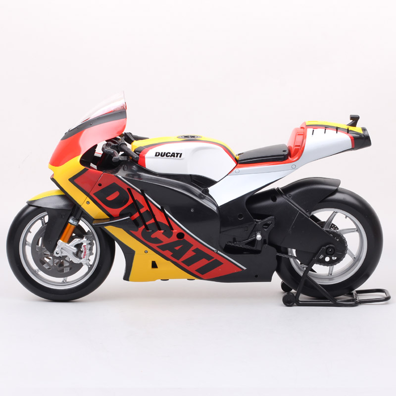 1:6 scale maisto big large Ducati Desmosedici RR GP11 2011 model racing moto bike Diecast Toy motorcycle Germany Italy gift boys 1:6 scale maisto big large Ducati Desmosedici RR GP11 2011 model racing moto bike Diecast Toy motorcycle Germany Italy gift boys