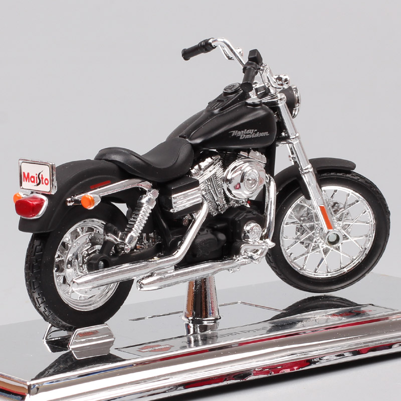1/18 Maisto 2006 FXDBI DYNA Street Bob Super Glide Diecast scale model motorcycle vehicle car moto bike miniature toy boy 1/18 Maisto 2006 FXDBI DYNA Street Bob Super Glide Diecast scale model motorcycle vehicle car moto bike miniature toy boy