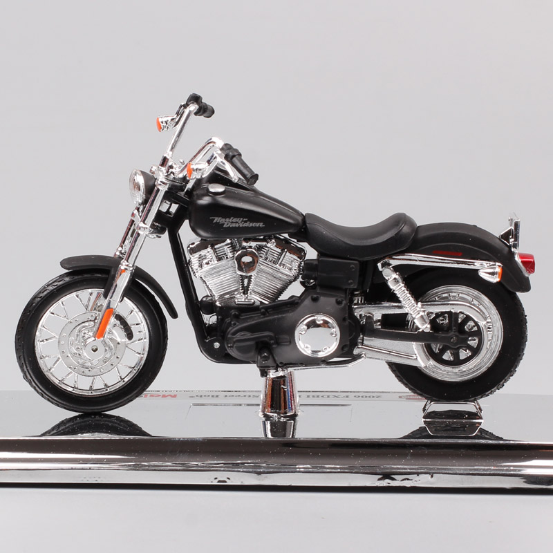 1/18 Maisto 2006 FXDBI DYNA Street Bob Super Glide Diecast scale model motorcycle vehicle car moto bike miniature toy boy 1/18 Maisto 2006 FXDBI DYNA Street Bob Super Glide Diecast scale model motorcycle vehicle car moto bike miniature toy boy