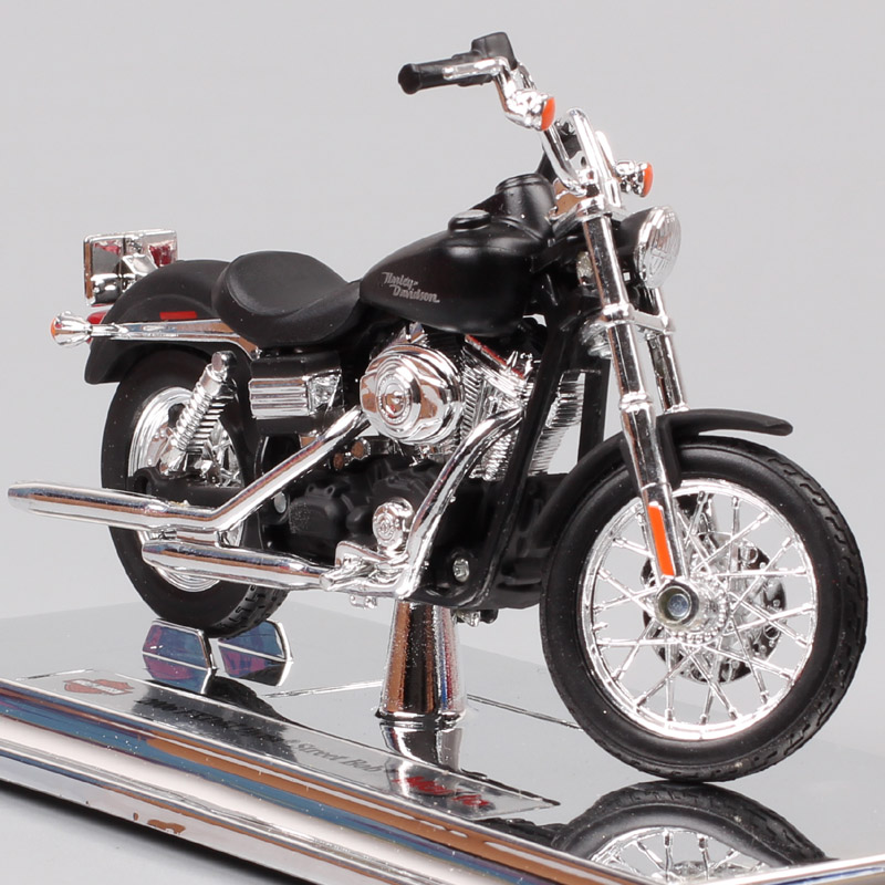 1/18 Maisto 2006 FXDBI DYNA Street Bob Super Glide Diecast scale model motorcycle vehicle car moto bike miniature toy boy 1/18 Maisto 2006 FXDBI DYNA Street Bob Super Glide Diecast scale model motorcycle vehicle car moto bike miniature toy boy