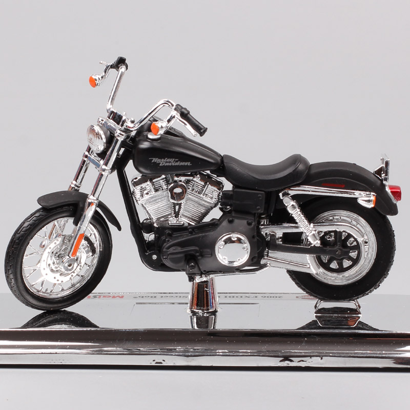 1/18 Maisto 2006 FXDBI DYNA Street Bob Super Glide Diecast scale model motorcycle vehicle car moto bike miniature toy boy 1/18 Maisto 2006 FXDBI DYNA Street Bob Super Glide Diecast scale model motorcycle vehicle car moto bike miniature toy boy