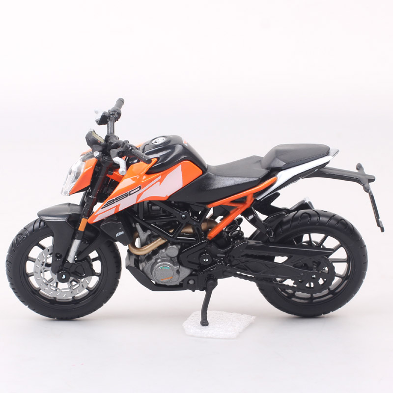 Bburago 1:18 Scales Small 250 Duke Street Bike Motorcycle Diecasts & Toy Vehicles Miniatures Gift Moto Replicas for Kids Boys