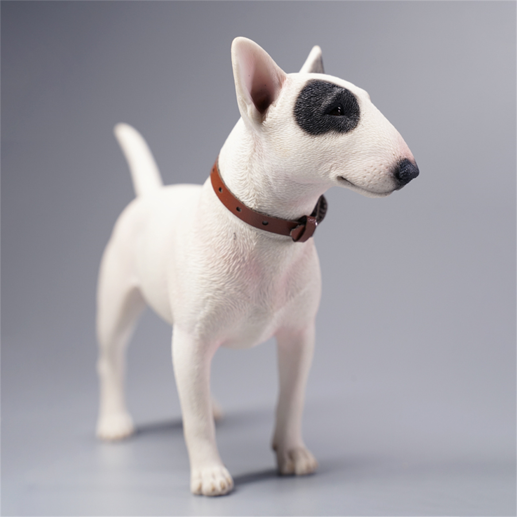 JXK 1:6 Scale Bull Terrier Figure Dog Pet Healing Figure Cute Canidae Animal Collector Toy Resin Desktop Decoration Gift