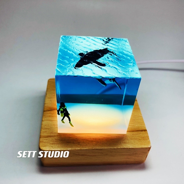 SETT STUDIO 4.5cm Humpback Whale Decoration Handmade Figure Model Gift Ocean Animal Collector Luminous Toy Creative Adult Kid