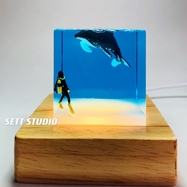 SETT STUDIO 4.5cm Humpback Whale Decoration Handmade Figure Model Gift Ocean Animal Collector Luminous Toy Creative Adult Kid