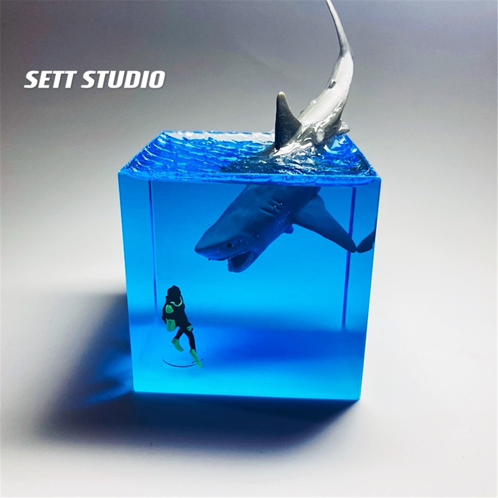 SETT STUDIO Marine Animal Shark Diver Creative Decoration Fish Ocean Collector Luminous Toy Gift Adult Handmade Figure 5*5*5cm