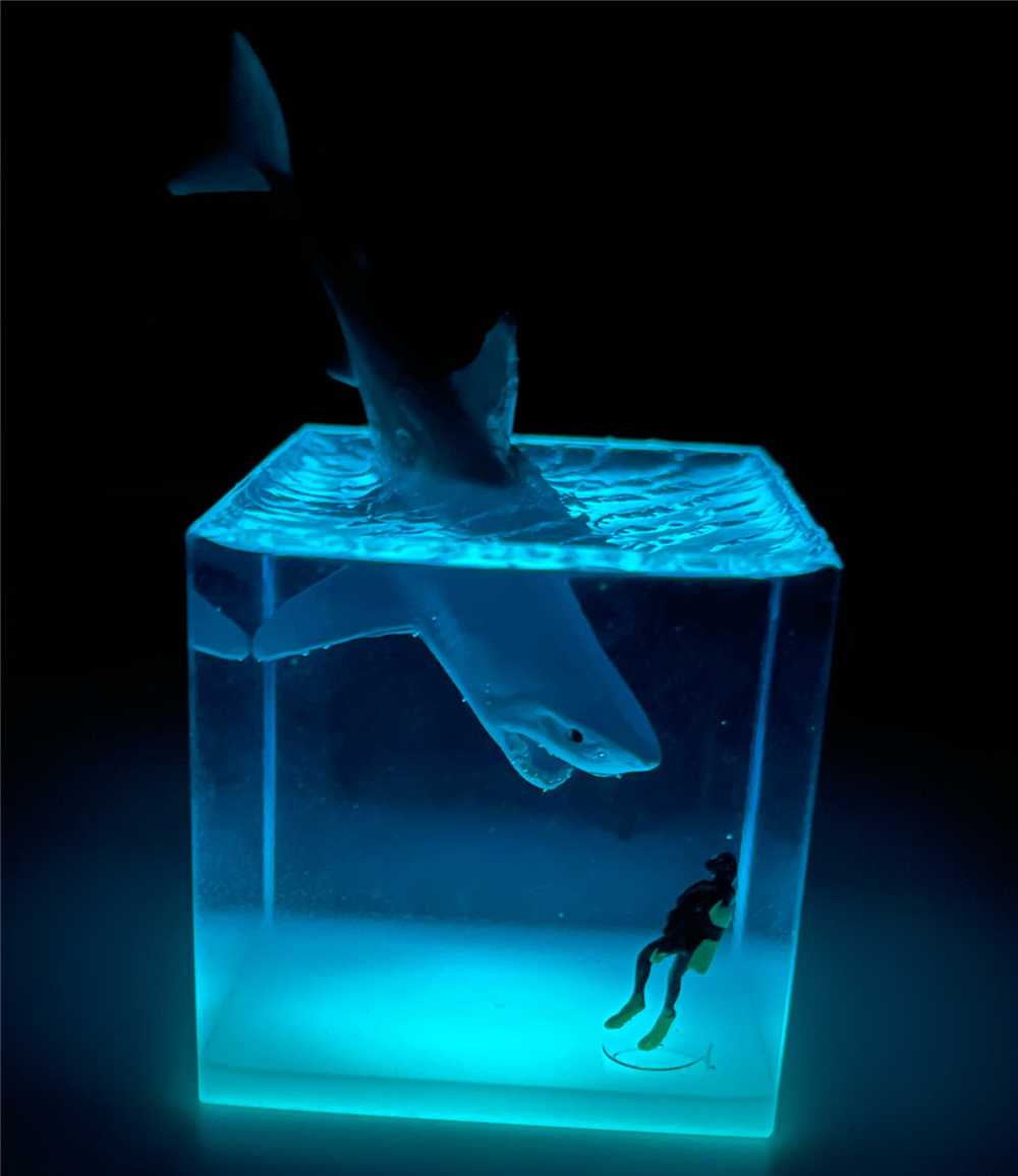 SETT STUDIO Marine Animal Shark Diver Creative Decoration Fish Ocean Collector Luminous Toy Gift Adult Handmade Figure 5*5*5cm