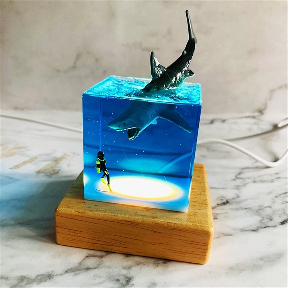 SETT STUDIO Marine Animal Shark Diver Creative Decoration Fish Ocean Collector Luminous Toy Gift Adult Handmade Figure 5*5*5cm