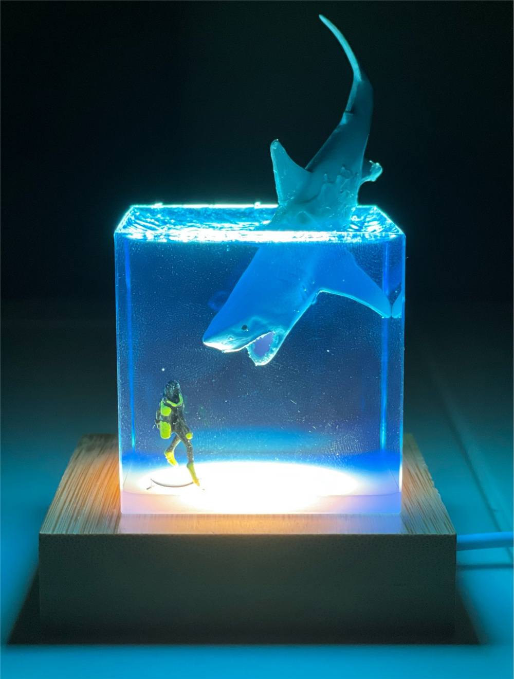 SETT STUDIO Marine Animal Shark Diver Creative Decoration Fish Ocean Collector Luminous Toy Gift Adult Handmade Figure 5*5*5cm