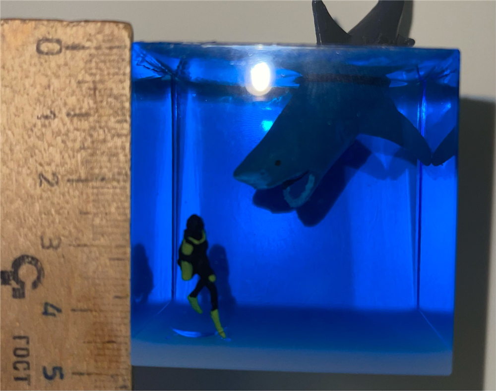 SETT STUDIO Marine Animal Shark Diver Creative Decoration Fish Ocean Collector Luminous Toy Gift Adult Handmade Figure 5*5*5cm