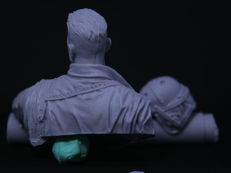 1:10Scale Die-cast Resin Movie Fury Brad Pitt Character Scene Model Resin Assembly Model Free Shipping