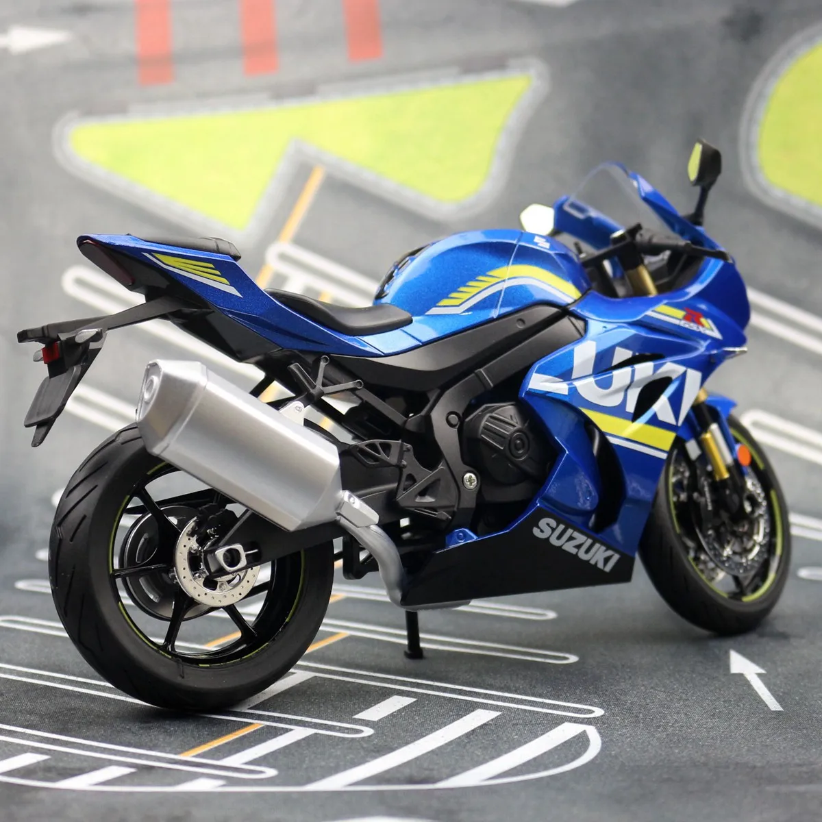 1/9 Suzuki GSX-R1000R Toy Motorcycle For Children Racing Model Diecast Miniature Large Size Lightable Collection Gift Boy Kid 1/9 Suzuki GSX-R1000R Toy Motorcycle For Children Racing Model Diecast Miniature Large Size Lightable Collection Gift Boy Kid
