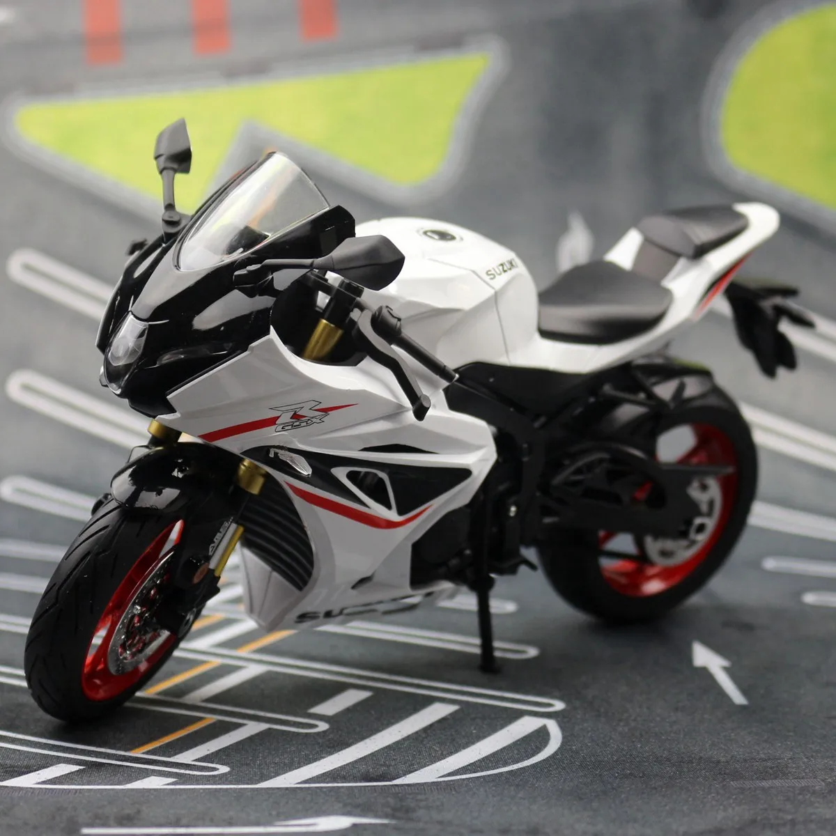 1/9 Suzuki GSX-R1000R Toy Motorcycle For Children Racing Model Diecast Miniature Large Size Lightable Collection Gift Boy Kid 1/9 Suzuki GSX-R1000R Toy Motorcycle For Children Racing Model Diecast Miniature Large Size Lightable Collection Gift Boy Kid