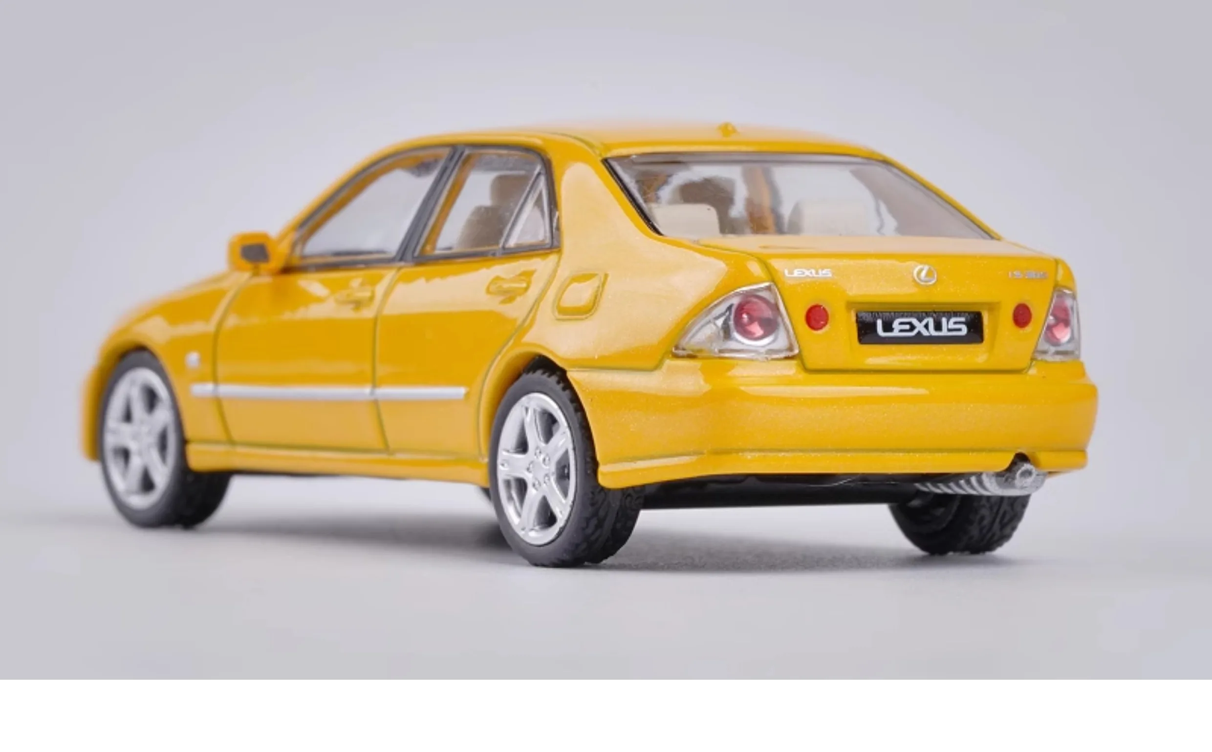 1/64 Lexus IS300 Sedan Miniature Model JKM 1:64 Premium Toy Car Vehicle Free Wheels Diecast Zinc Alloy Metal Collection Gift Boy 1/64 Lexus IS300 Sedan Miniature Model JKM 1:64 Premium Toy Car Vehicle Free Wheels Diecast Zinc Alloy Metal Collection Gift Boy