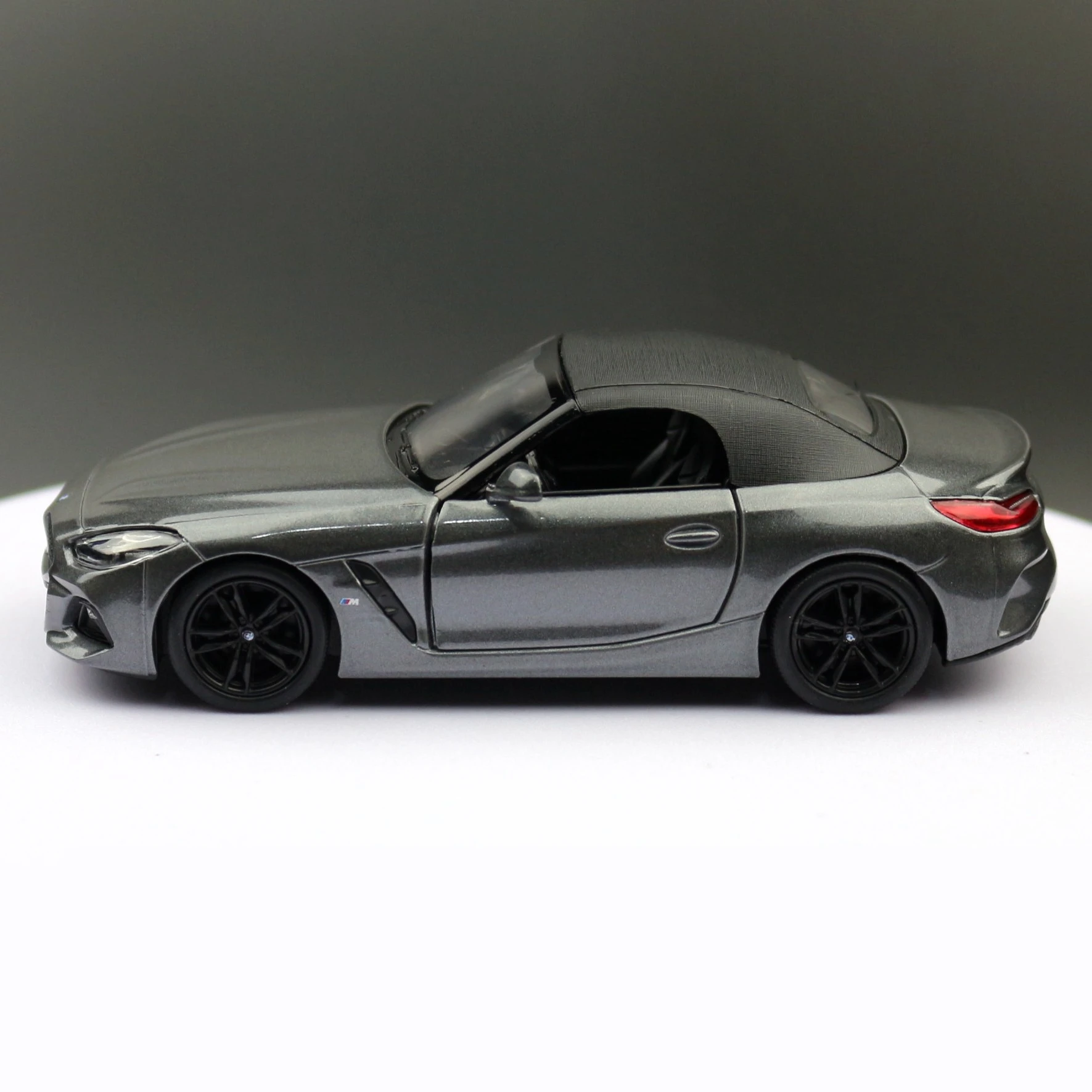 KiNSMART Toy Car Model 1/34 BMW Z4 M40i Roadster Convertible Alloy Diecast Miniature Vehicle Collection Gift For Children Boy KiNSMART Toy Car Model 1/34 BMW Z4 M40i Roadster Convertible Alloy Diecast Miniature Vehicle Collection Gift For Children Boy