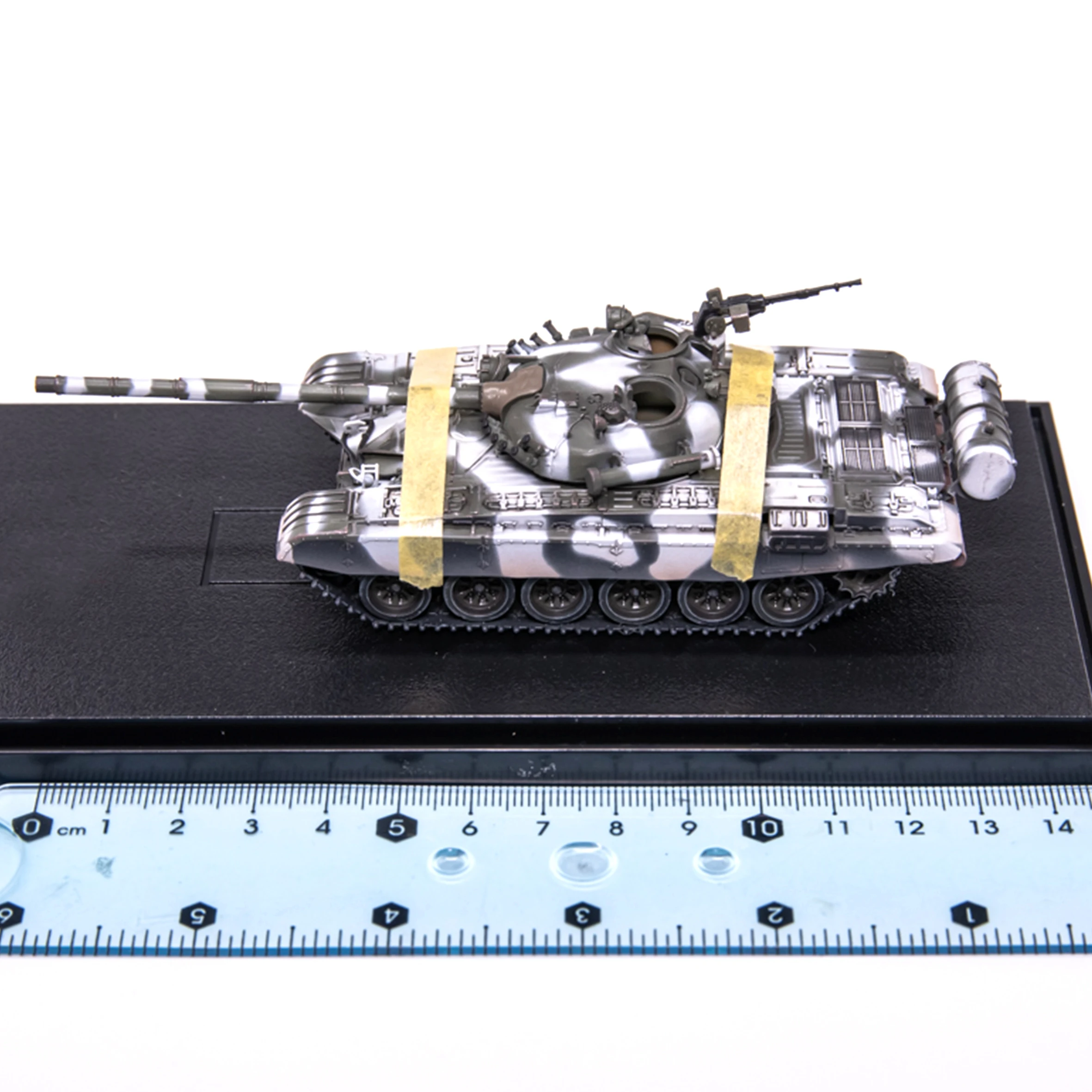 1: 72 AR Russian T-72A T72 Main Battle Tank Model Guard Snow Camo Coating Finished product collection model