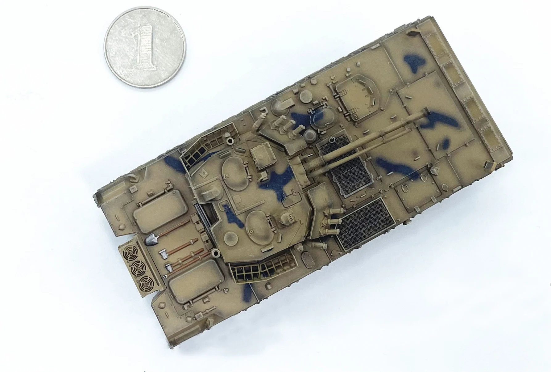 Fine finished products  1: 72 Chinese 04A infantry combat vehicle armored vehicle model  Camo Sand  Collection model