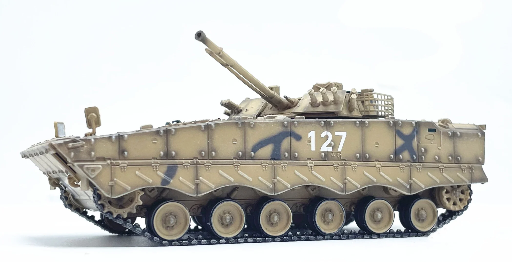 Fine finished products  1: 72 Chinese 04A infantry combat vehicle armored vehicle model  Camo Sand  Collection model