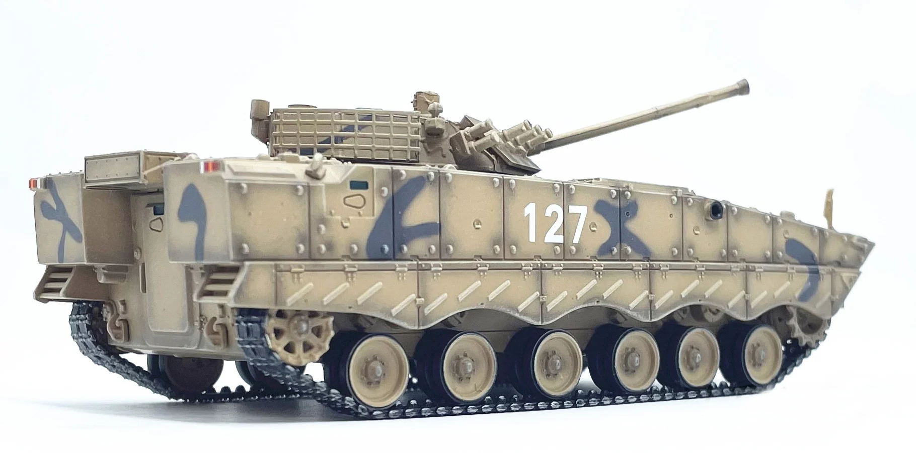 Fine finished products  1: 72 Chinese 04A infantry combat vehicle armored vehicle model  Camo Sand  Collection model
