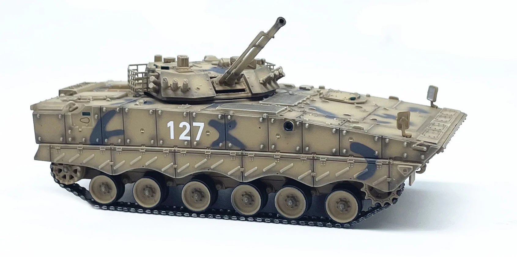 Fine finished products  1: 72 Chinese 04A infantry combat vehicle armored vehicle model  Camo Sand  Collection model