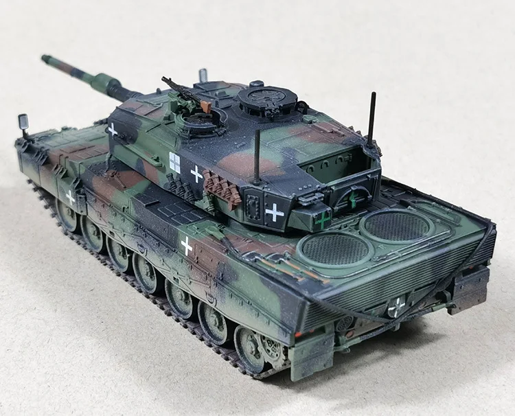 1: 72 12226PC Leopard 2A4 Tank Model NATO Camo (Ukraine)  Finished product collection model