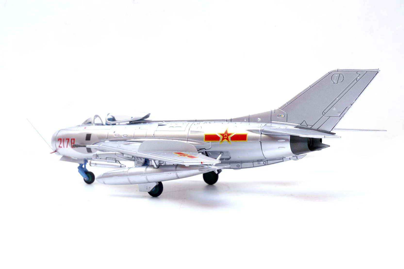 1/72 Chinese J-6 Fighter Model 2178# Alloy finished product collection model 1/72 Chinese J-6 Fighter Model 2178# Alloy finished product collection model
