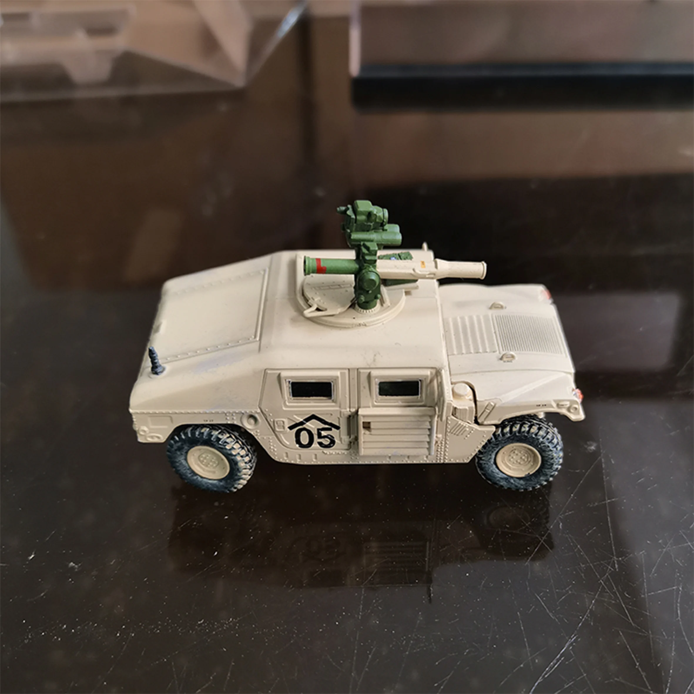 1: 64 US M1046 HMMWV Tactical Vehicle Model Anti Tank Missile Version Wheel Steering Alloy Collection Model