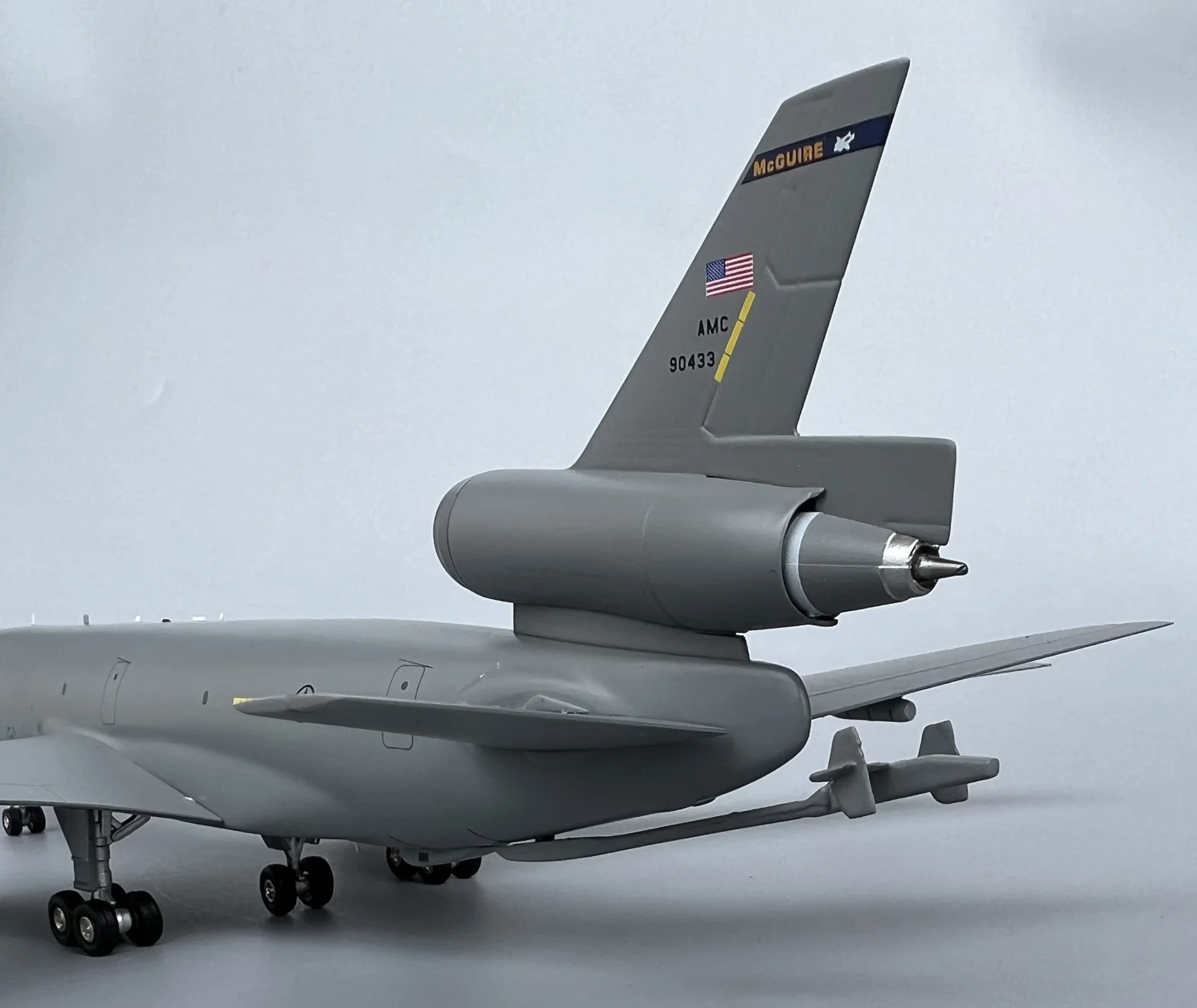 Fine 1/200 US KC-10A Fuel Dispenser Model 90433  Alloy finished product collection model