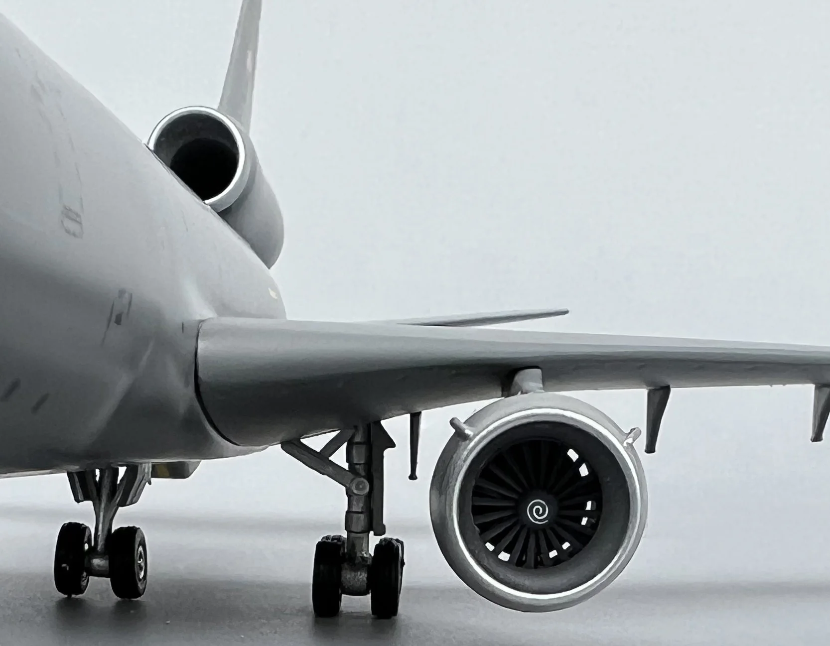 Fine 1/200 US KC-10A Fuel Dispenser Model 90433  Alloy finished product collection model