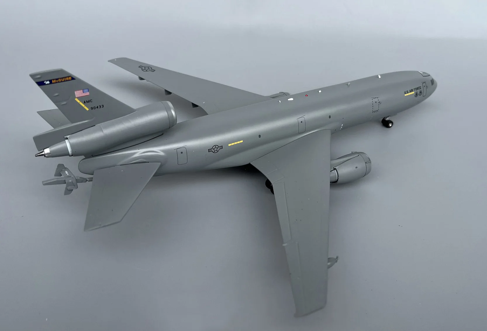 Fine 1/200 US KC-10A Fuel Dispenser Model 90433  Alloy finished product collection model