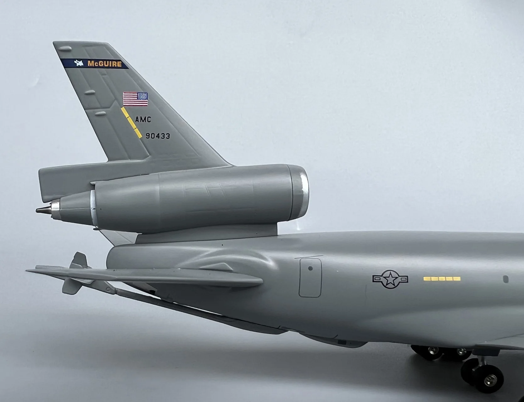 Fine 1/200 US KC-10A Fuel Dispenser Model 90433  Alloy finished product collection model