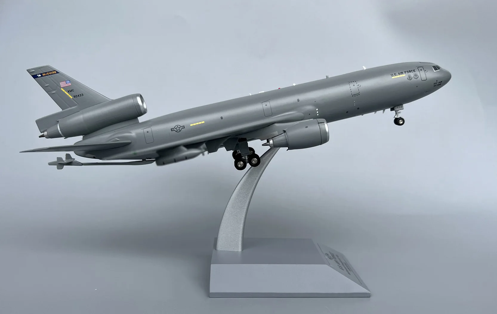 Fine 1/200 US KC-10A Fuel Dispenser Model 90433  Alloy finished product collection model