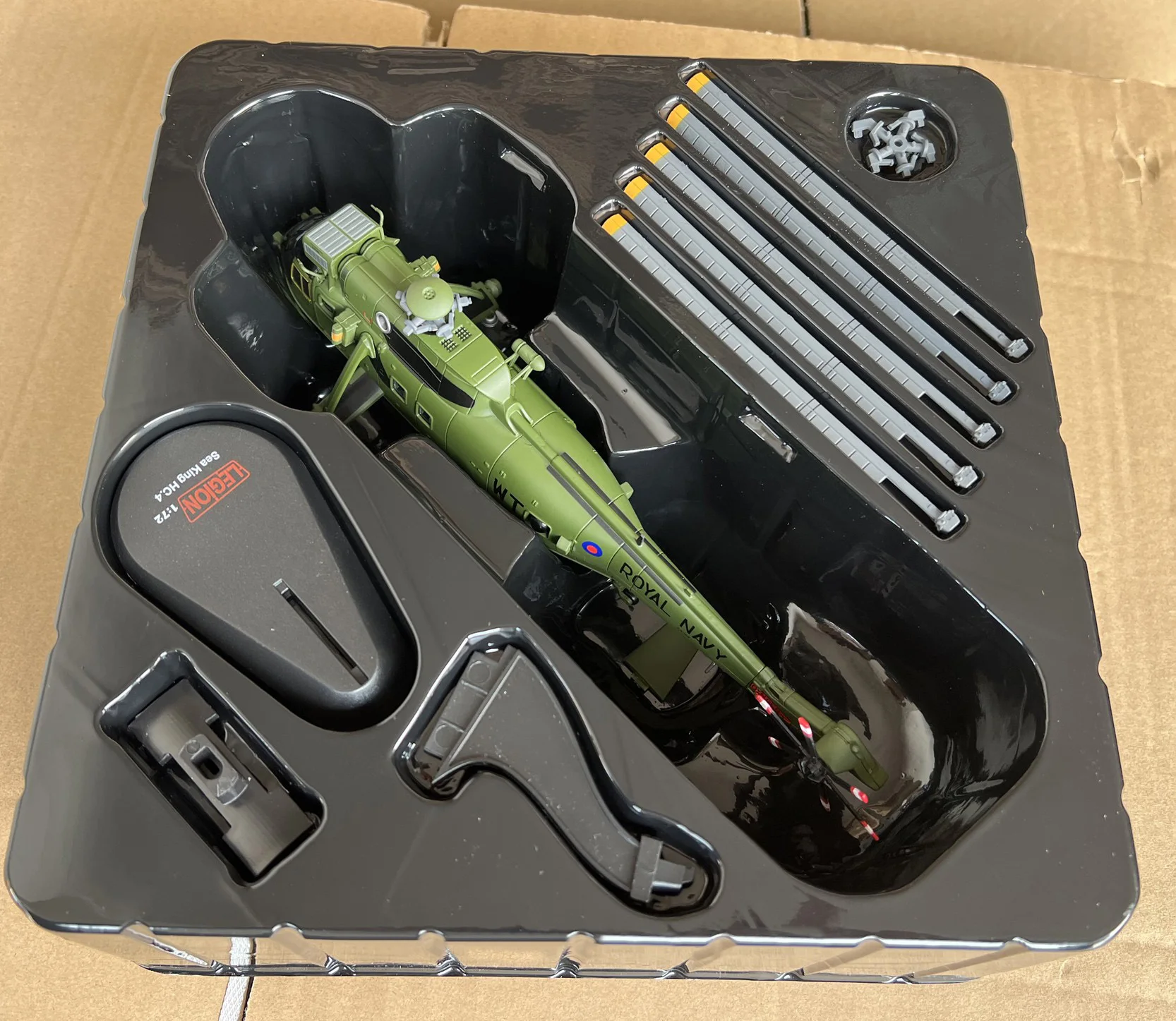 Legion 1/72 Royal Navy HC-4 WS-61 Sea King helicopter model 14008LB Finished product collection model Legion 1/72 Royal Navy HC-4 WS-61 Sea King helicopter model 14008LB Finished product collection model