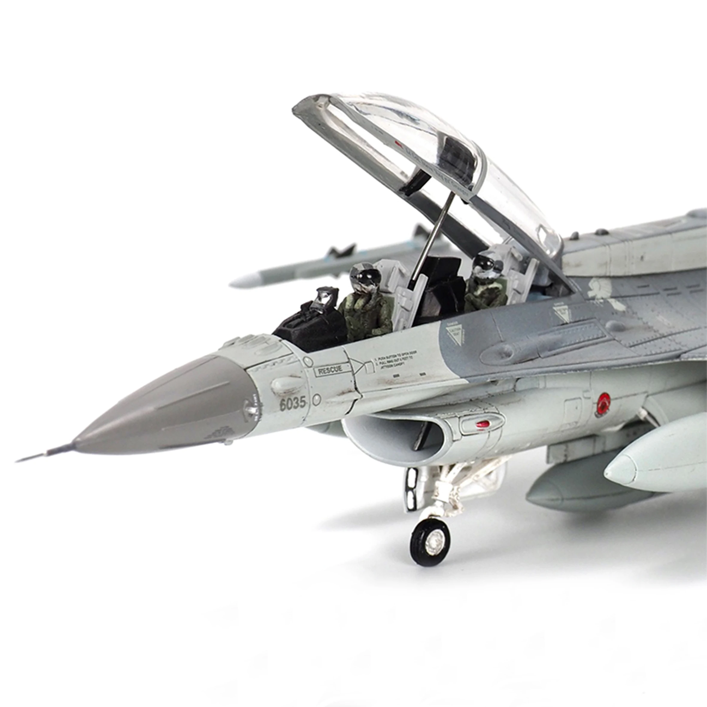 1/72 CA721606 Singapore F16 F-16D Fighter Model 425th Squadron Luke AFB 96-5035 Collect models 1/72 CA721606 Singapore F16 F-16D Fighter Model 425th Squadron Luke AFB 96-5035 Collect models