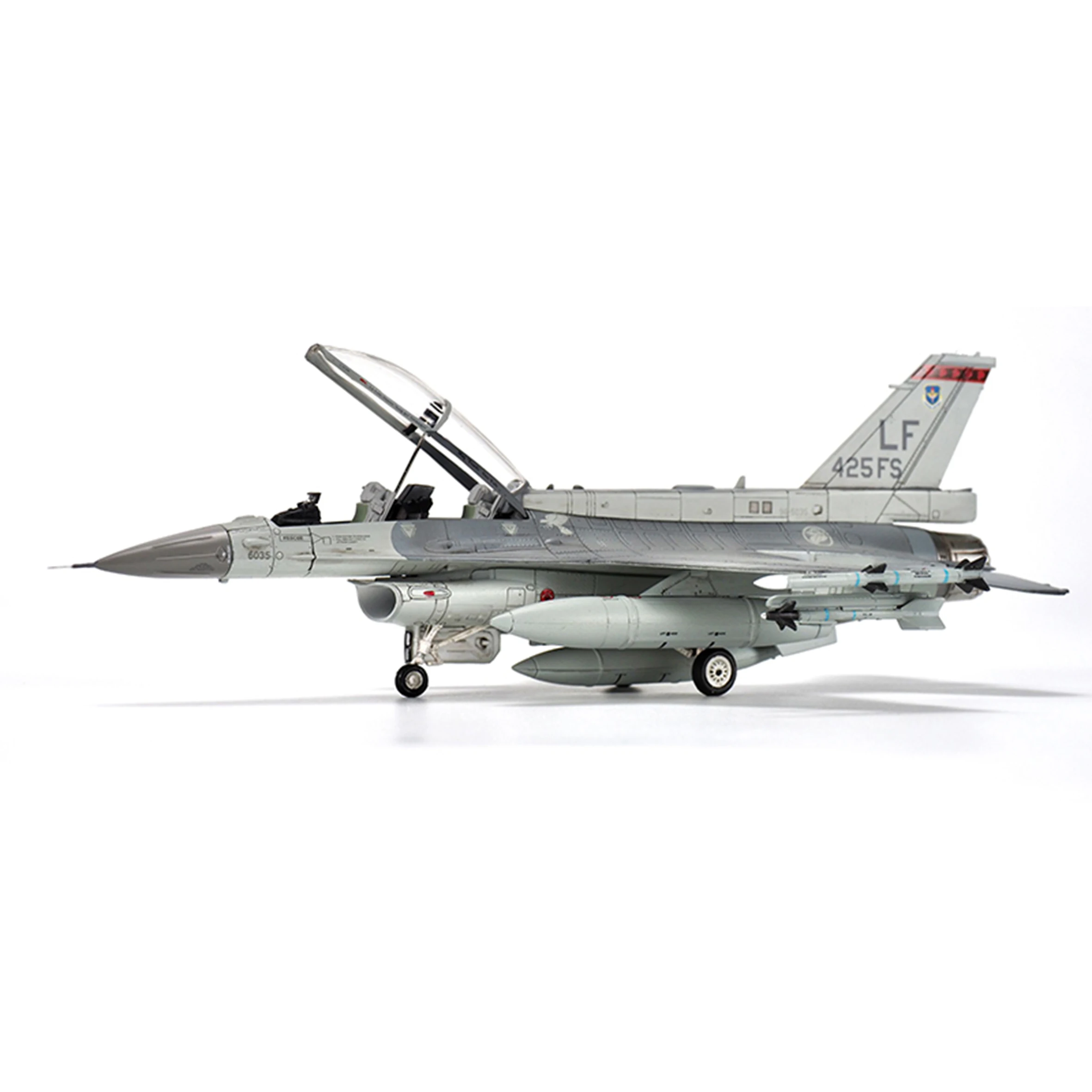 1/72 CA721606 Singapore F16 F-16D Fighter Model 425th Squadron Luke AFB 96-5035 Collect models 1/72 CA721606 Singapore F16 F-16D Fighter Model 425th Squadron Luke AFB 96-5035 Collect models