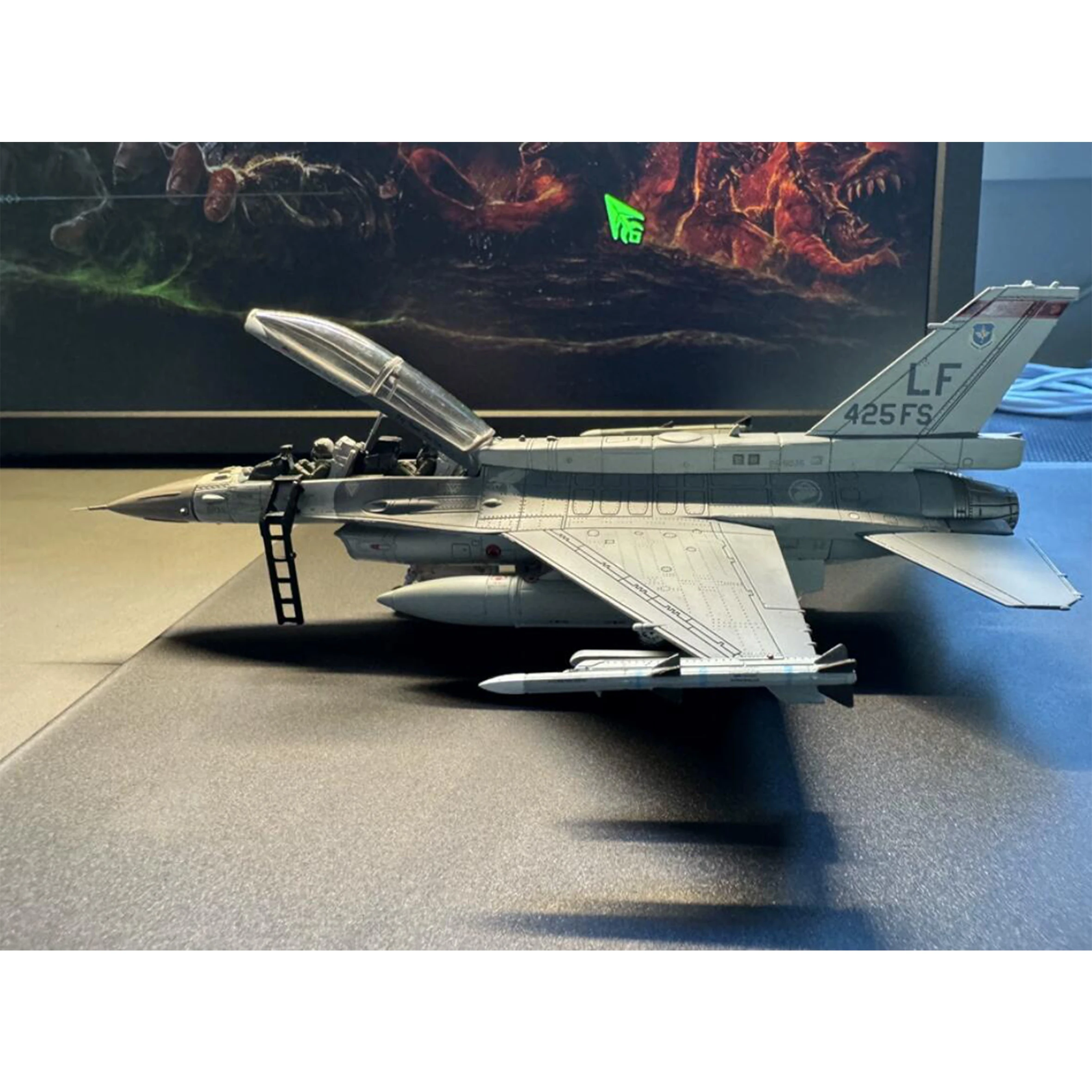 1/72 CA721606 Singapore F16 F-16D Fighter Model 425th Squadron Luke AFB 96-5035 Collect models 1/72 CA721606 Singapore F16 F-16D Fighter Model 425th Squadron Luke AFB 96-5035 Collect models