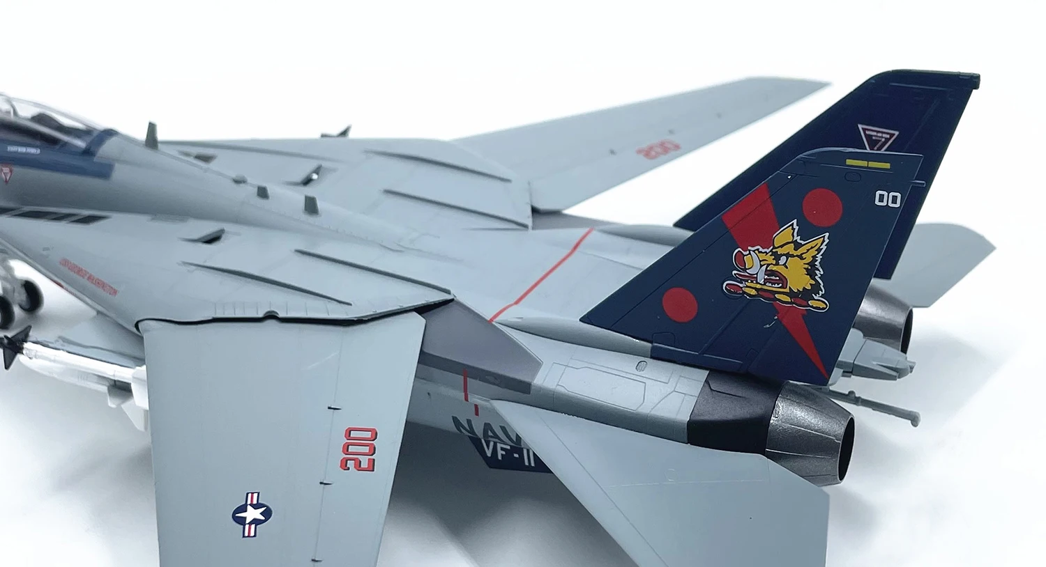 1: 72 American F14B fighter model VF-11 Red Boar Squadron E37189 Finished product collection model 1: 72 American F14B fighter model VF-11 Red Boar Squadron E37189 Finished product collection model