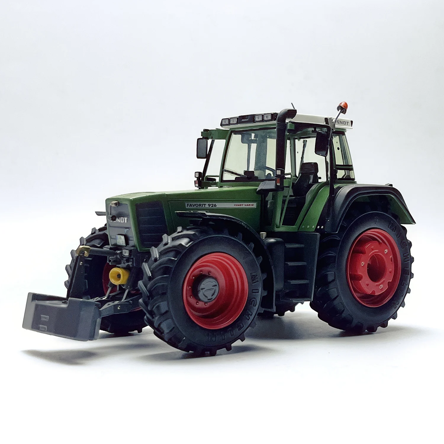 Diecast 1/32 Scale Weise Toys Fendt FAVORIT 926 Alloy Tractor Model Collection Toy Gift Display Ornament Diecast 1/32 Scale Weise Toys Fendt FAVORIT 926 Alloy Tractor Model Collection Toy Gift Display Ornament