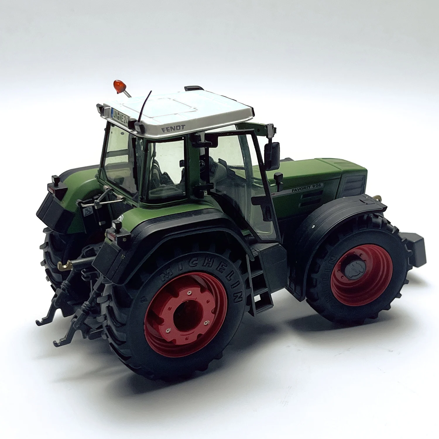 Diecast 1/32 Scale Weise Toys Fendt FAVORIT 926 Alloy Tractor Model Collection Toy Gift Display Ornament Diecast 1/32 Scale Weise Toys Fendt FAVORIT 926 Alloy Tractor Model Collection Toy Gift Display Ornament