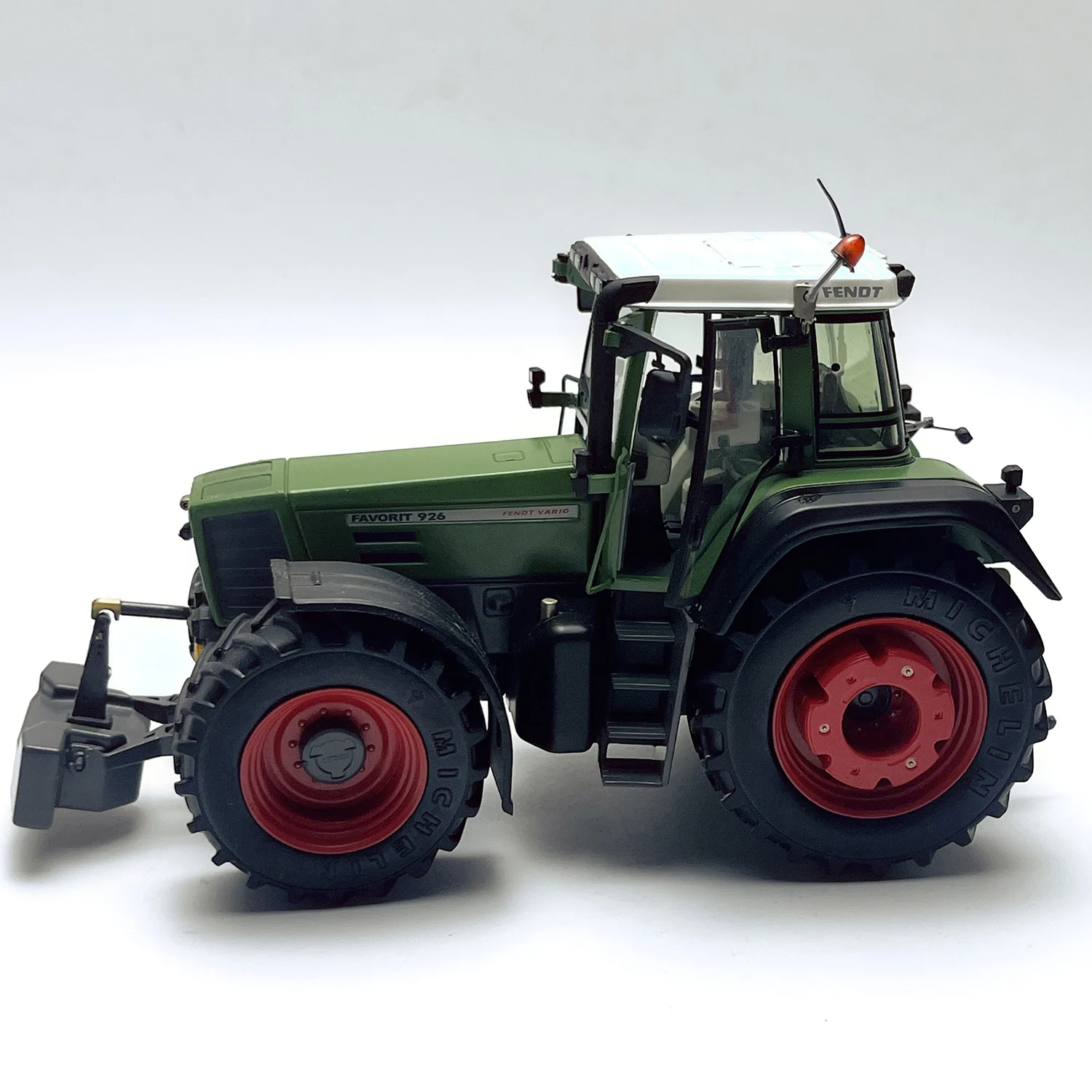 Diecast 1/32 Scale Weise Toys Fendt FAVORIT 926 Alloy Tractor Model Collection Toy Gift Display Ornament Diecast 1/32 Scale Weise Toys Fendt FAVORIT 926 Alloy Tractor Model Collection Toy Gift Display Ornament