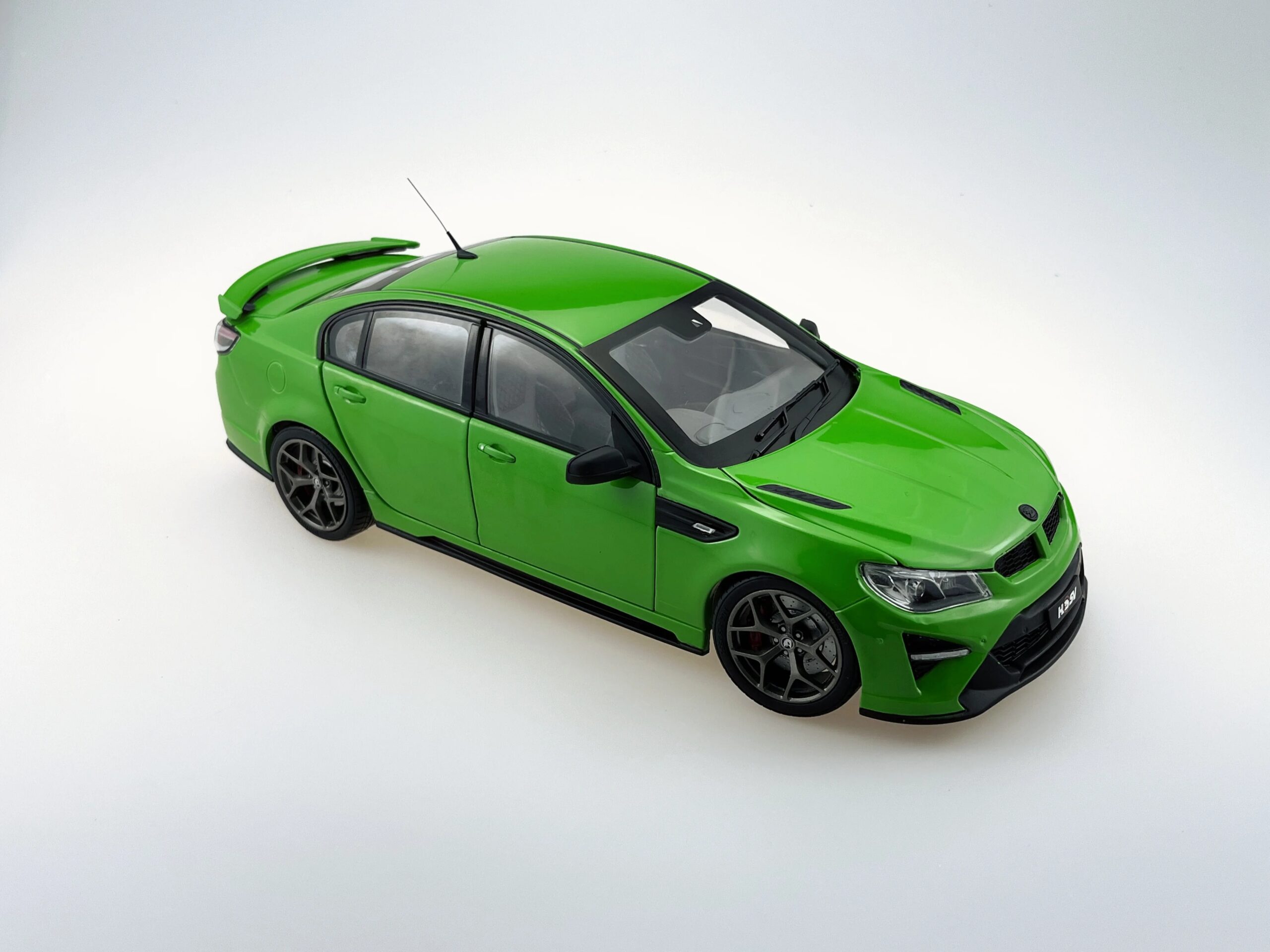 Diecast 1/18 Scale Biante Australia Holden HSV GTSR Simulation Alloy Green Car Model Collection Toy Display Ornament