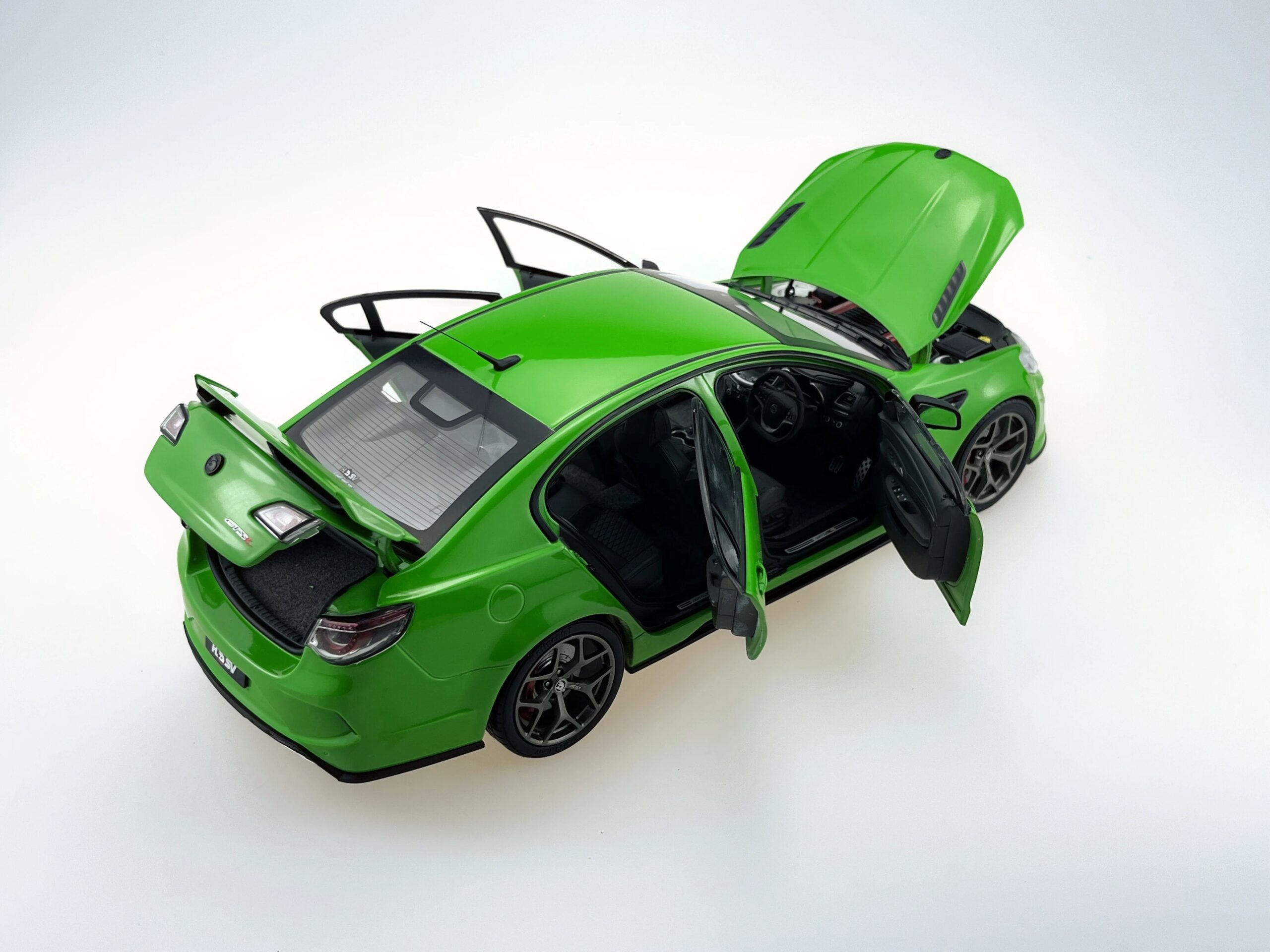 Diecast 1/18 Scale Biante Australia Holden HSV GTSR Simulation Alloy Green Car Model Collection Toy Display Ornament