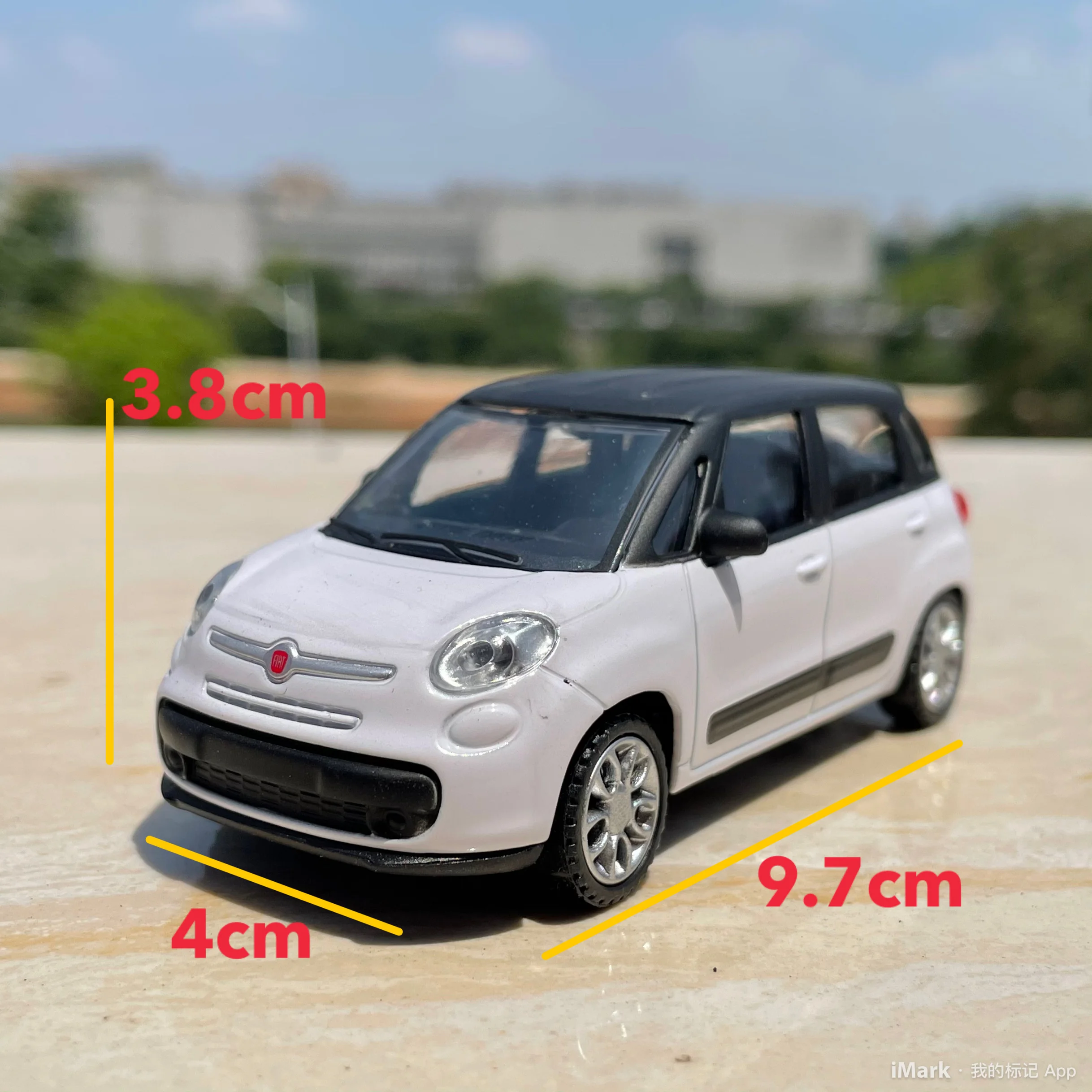 Diecast 1:43 Scale Fiat 500L Alloy Simulation Car Model Collectible Gift Souvenir Display Ornament