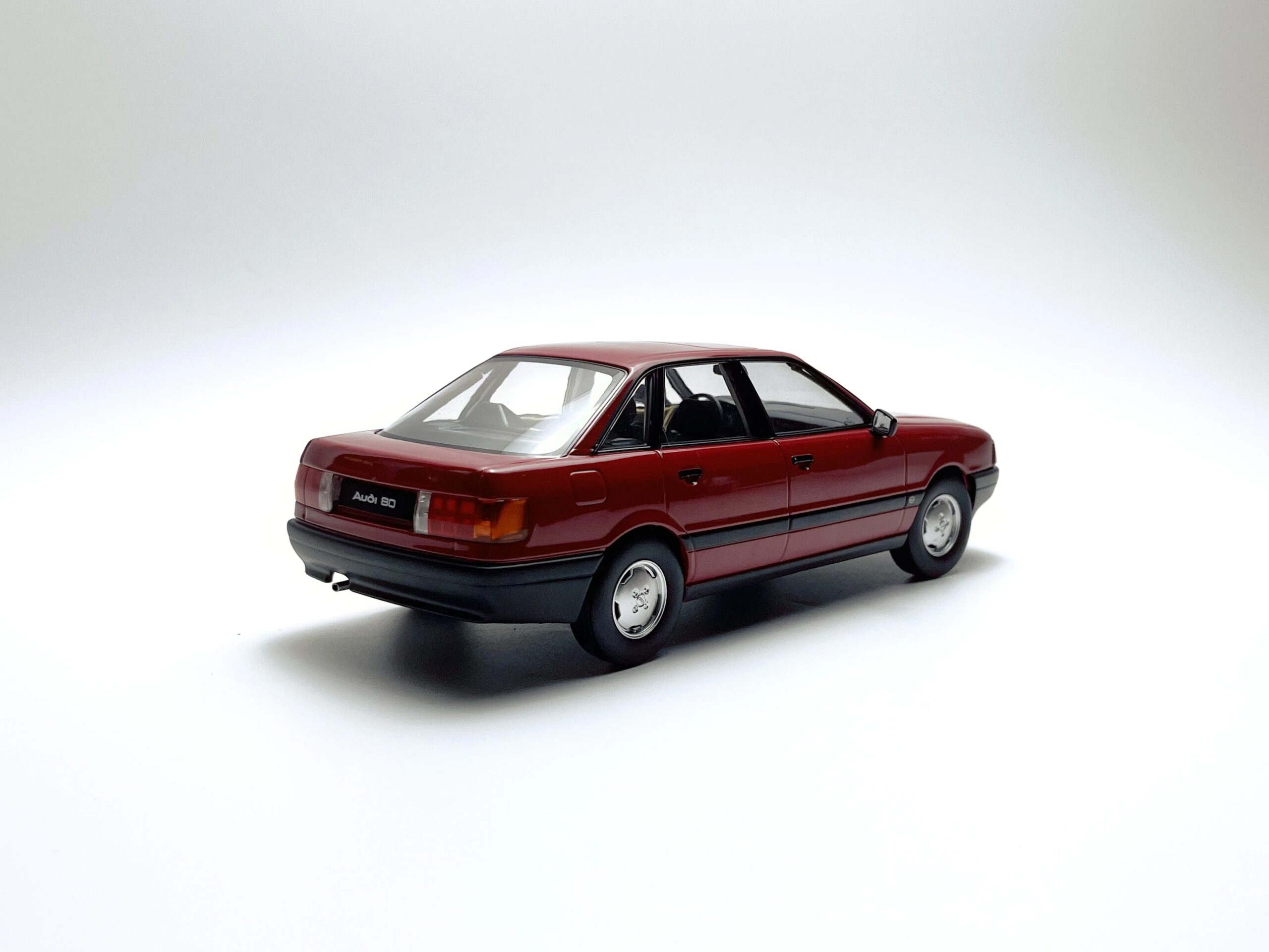 Defects Diecast 1/18 Scale KK Audi 80 B3 Alloy Car Model Collectible Toy Gift Souvenir Display
