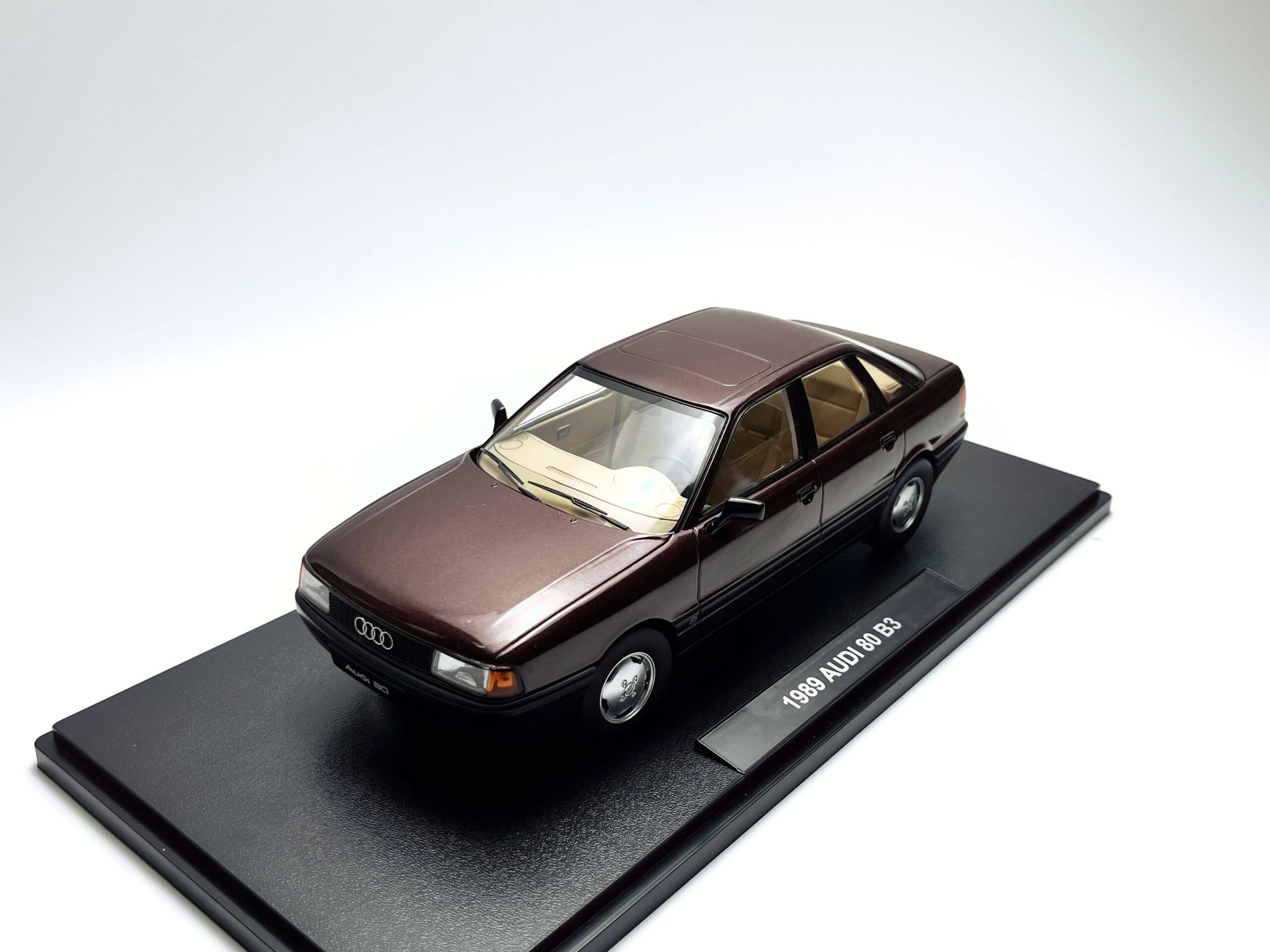 Defects Diecast 1/18 Scale KK Audi 80 B3 Alloy Car Model Collectible Toy Gift Souvenir Display
