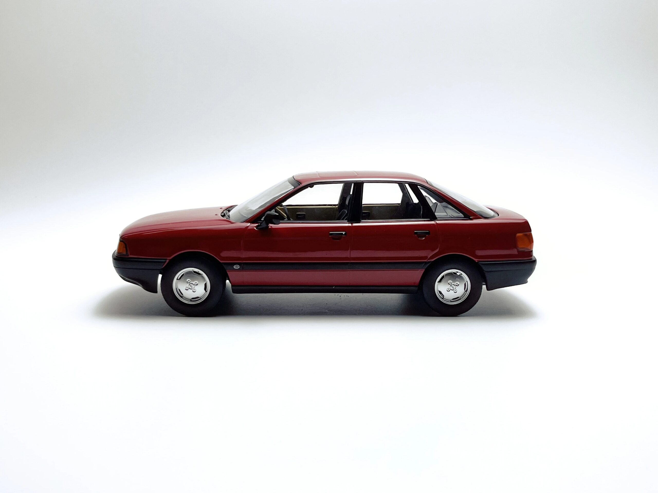 Defects Diecast 1/18 Scale KK Audi 80 B3 Alloy Car Model Collectible Toy Gift Souvenir Display